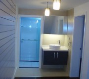 幽暗的過道，深邃神秘。