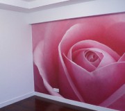 整面墻畫面，突破傳統(tǒng)臥室概念。