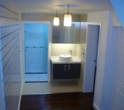 設(shè)計采用大的線條，狹小的空間變的明快通透。