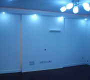 小空間，小燈飾。