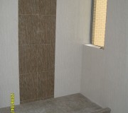 磁磚輔貼進(jìn)行中