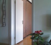 主臥進(jìn)門處