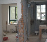 左邊是書房，右邊是廚房