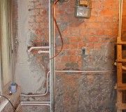 廚房水管與線路