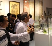 工作人員在給領導人做講解